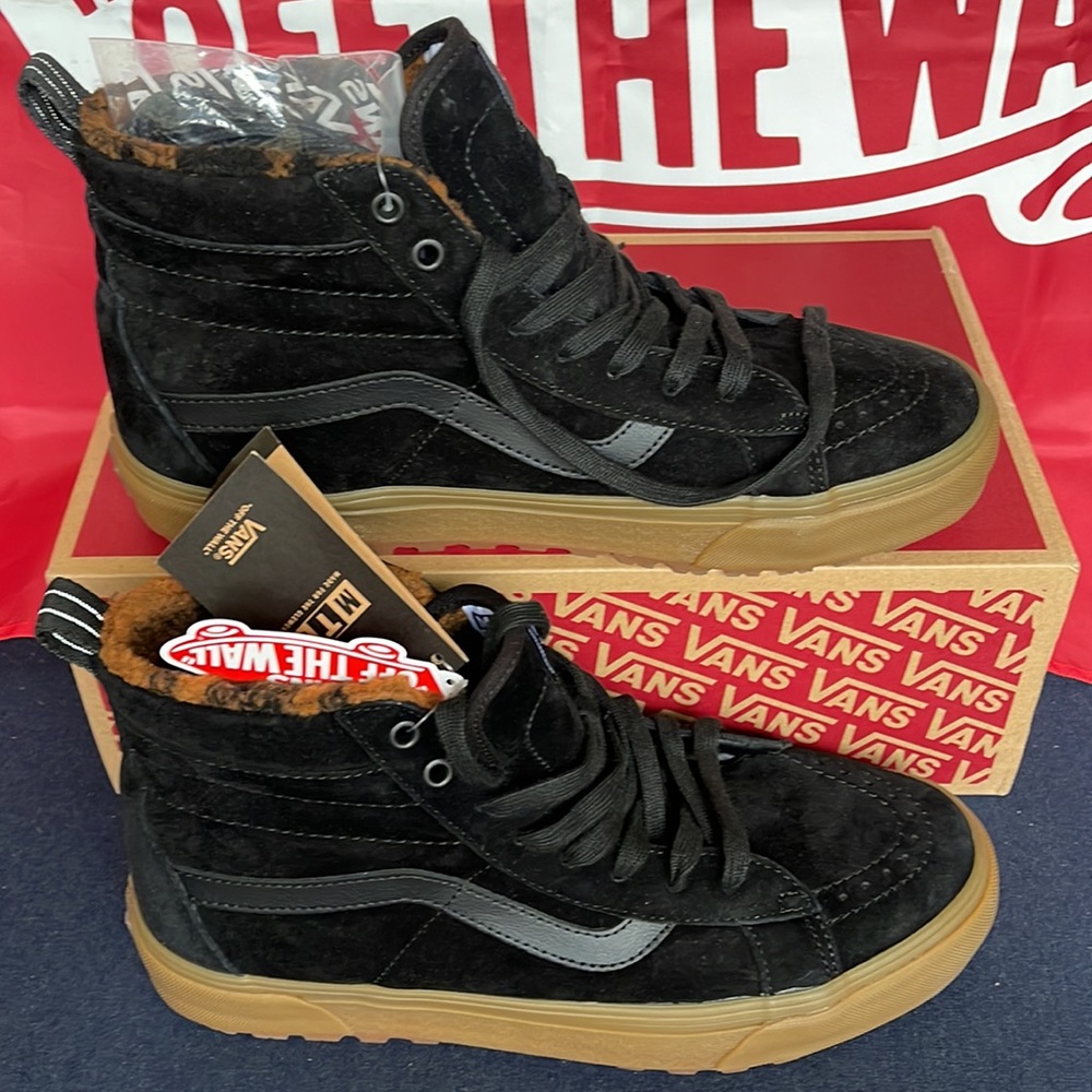 Vans Men’s Sk8-Hi Mte-1
Black/Gum
VN0A5HZYB9M
 boots - sneakers - athletic - Picture 4 of 16